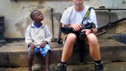 AUS GETRÄUMT: Grossmanns Fotografien rücken Menschen in Krisen in den Mittelpunkt