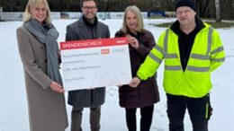 Baugesellschaft Hanau spendet 3.000 Euro für barrierefreie Toilette im Licht- und Luftbad