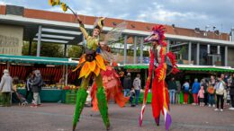 Hanau macht Ostern zur Familienwoche: Innenstadt mit Musik, Stelzenläufern und Kinderprogramm