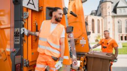 Hanau stellt Abfallkalender 2026 online bereit: Änderungen bei Touren und Sonderleerungen angekündigt Hanau stellt Abfallkalender 2026 online bereit: Änderungen bei Touren und Sonderleerungen angekündigt