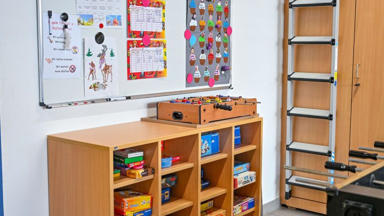 Hanau vergibt Ganztagsbetreuung für 16 Grundschulen und fordert vollständige Finanzierung