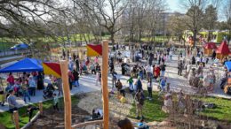 Märchenreich in Kesselstadt: Neugestalteter Spielplatz Brüderchen und Schwesterchen eröffnet