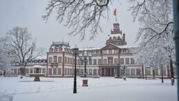 Schneefall legt Teile des städtischen Betriebs in Hanau lahm: Müllabfuhr ausgesetzt, Schulen geschlossen