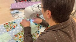 Weststadtbüro rüstet Nähgruppe auf und will Angebot 2026 ausbauen